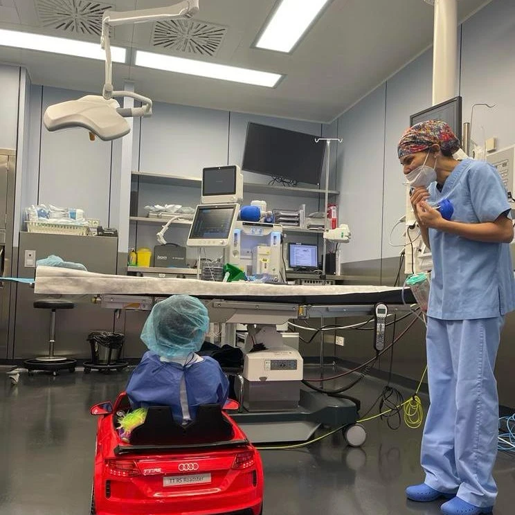 A photo showing the patient accompaniment service.